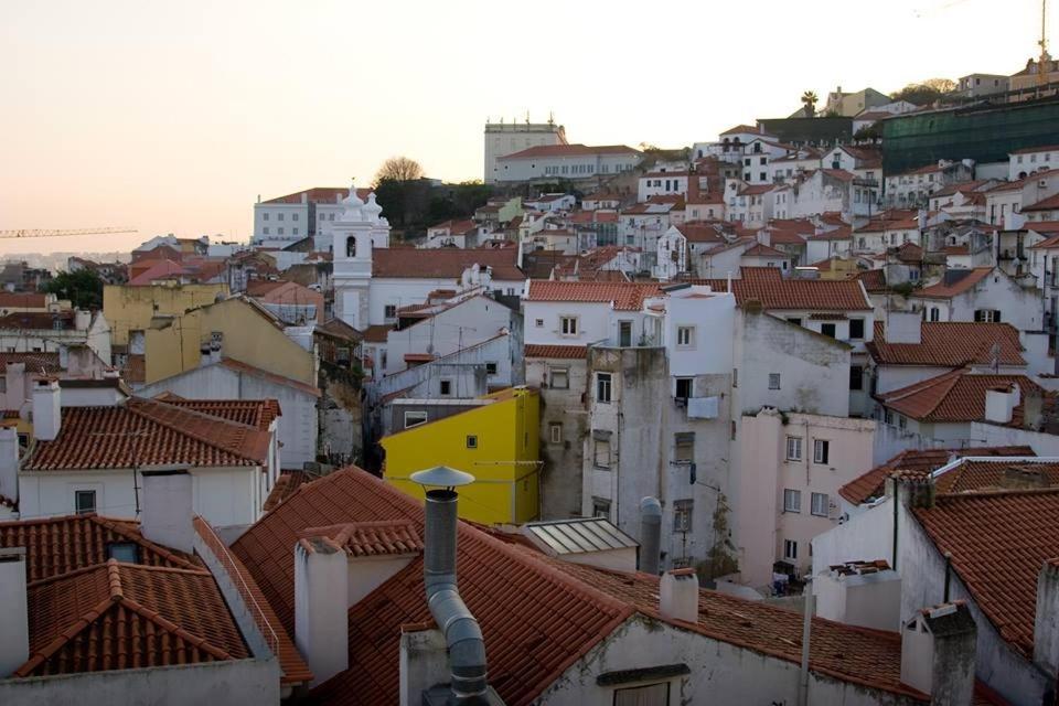 Pequeno Hostel Lisbon Bagian luar foto