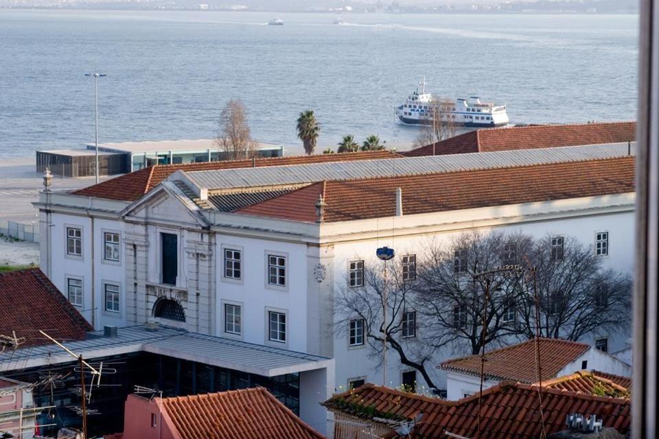 Pequeno Hostel Lisbon Bagian luar foto