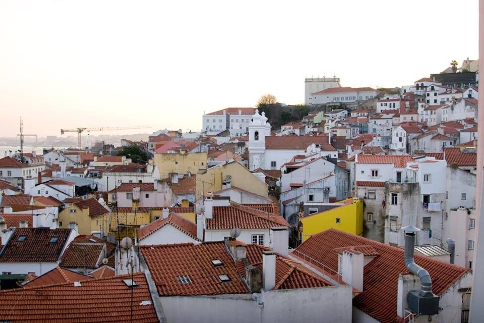 Pequeno Hostel Lisbon Bagian luar foto