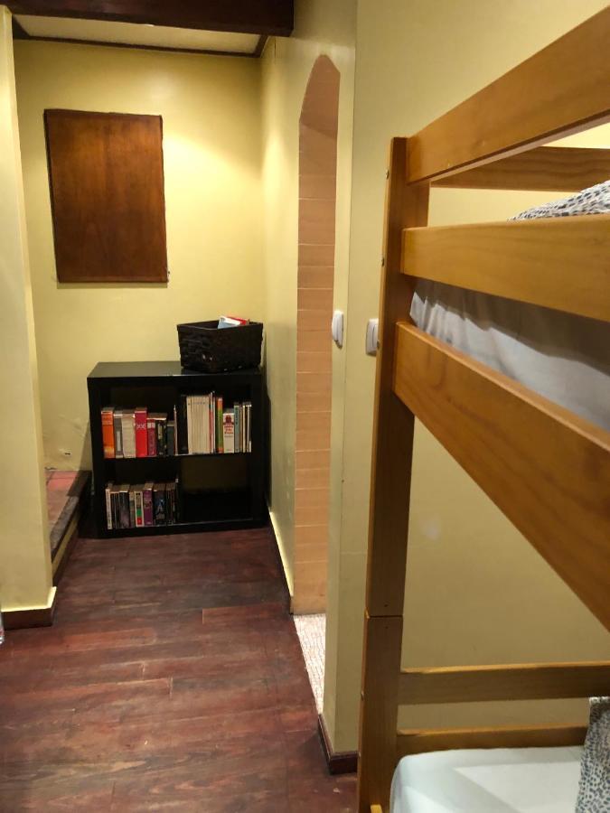 Pequeno Hostel Lisbon Bagian luar foto